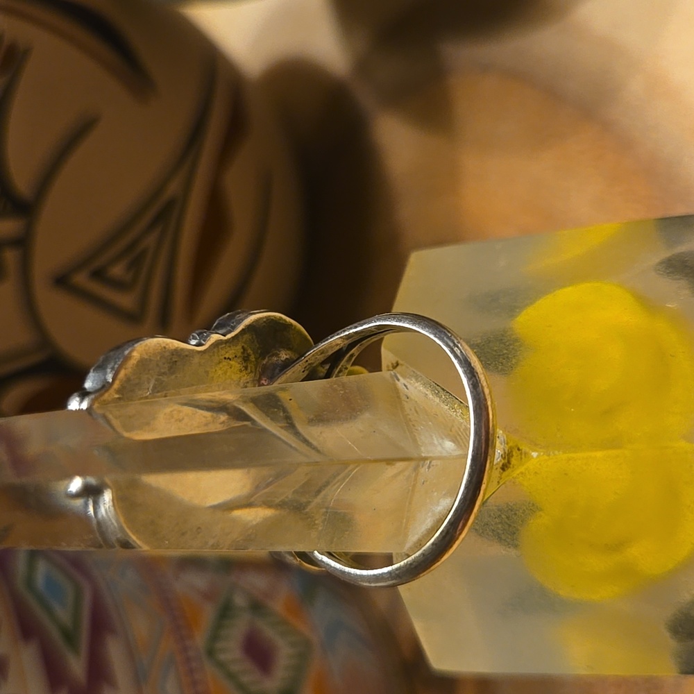 Sterling Silver Ring Featuring A Leaf Design With… - image 3